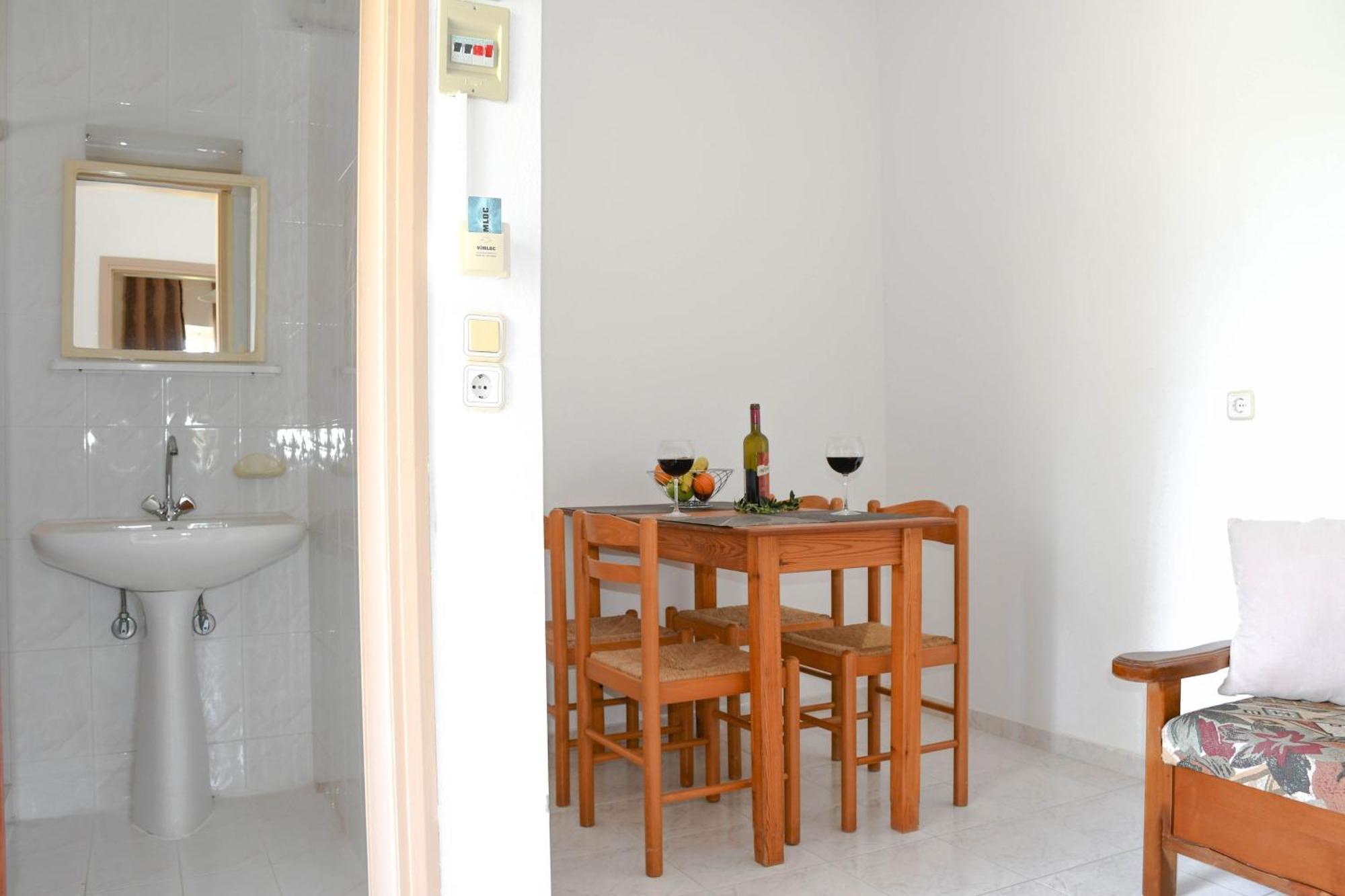 Litinas Apartments With Pool Agia Marina 외부 사진