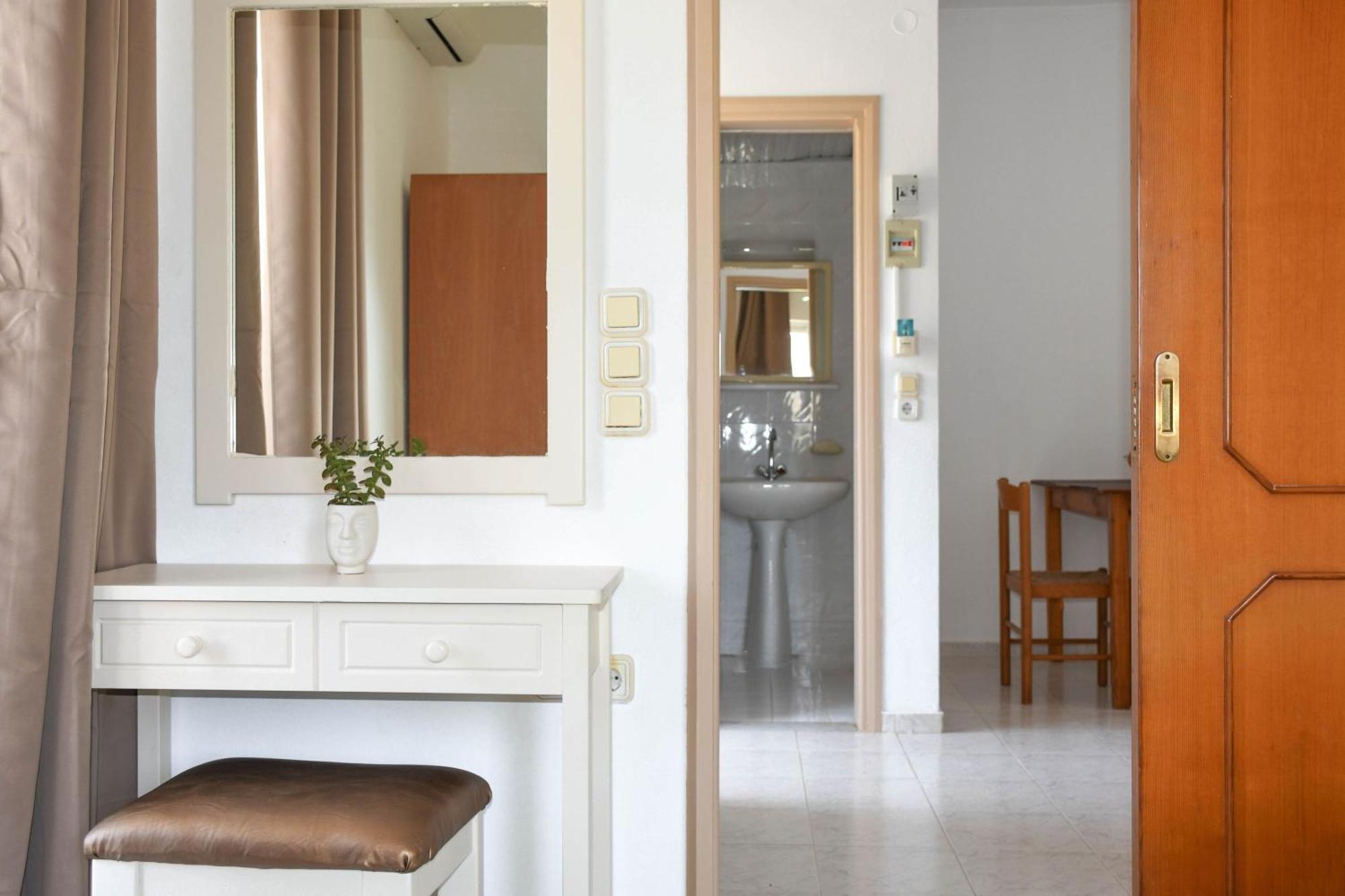 Litinas Apartments With Pool Agia Marina 외부 사진